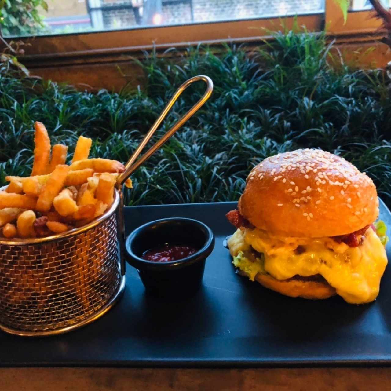 Hamburguesa con queso chancol y tocino
