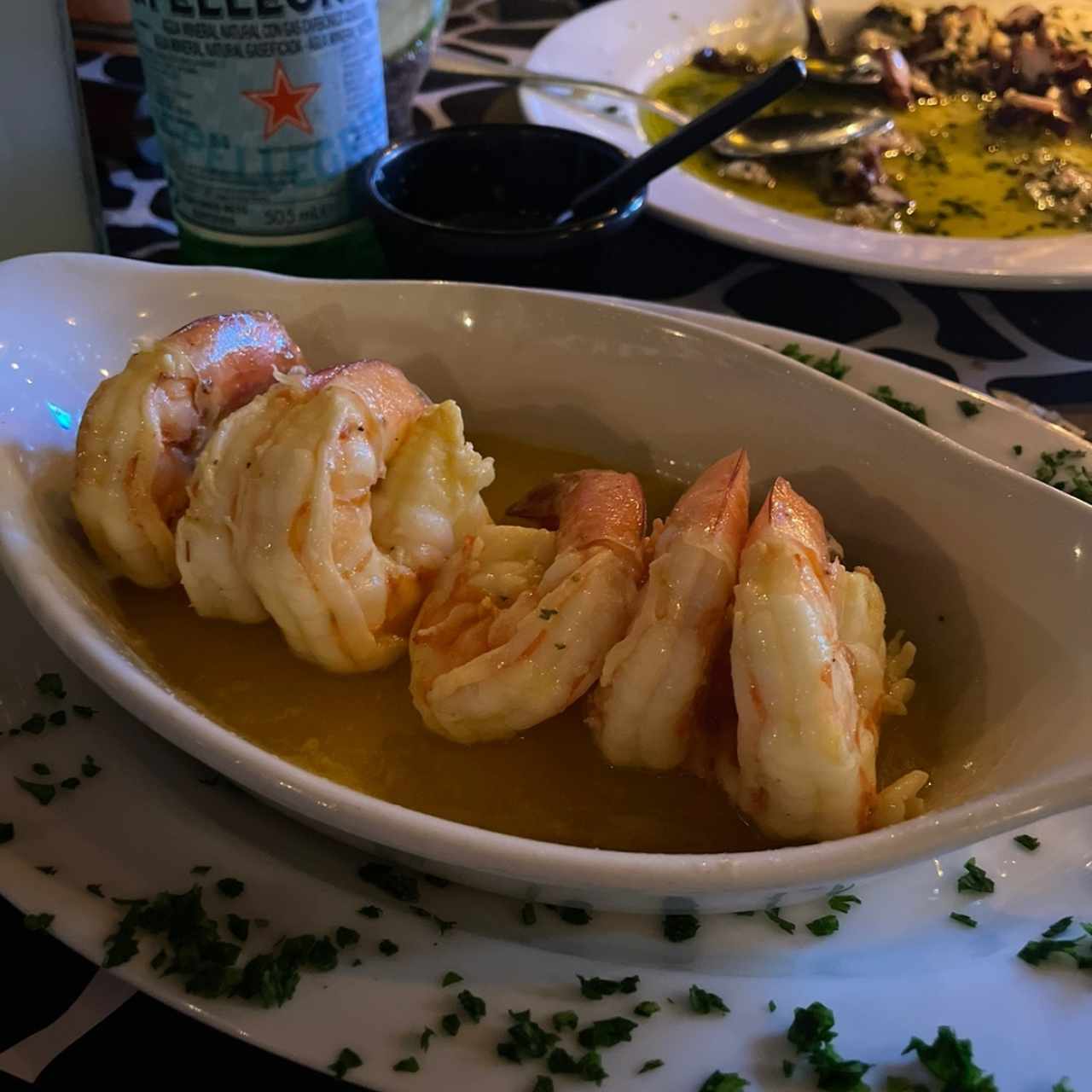Camarones en salsa de mantequilla y ajo