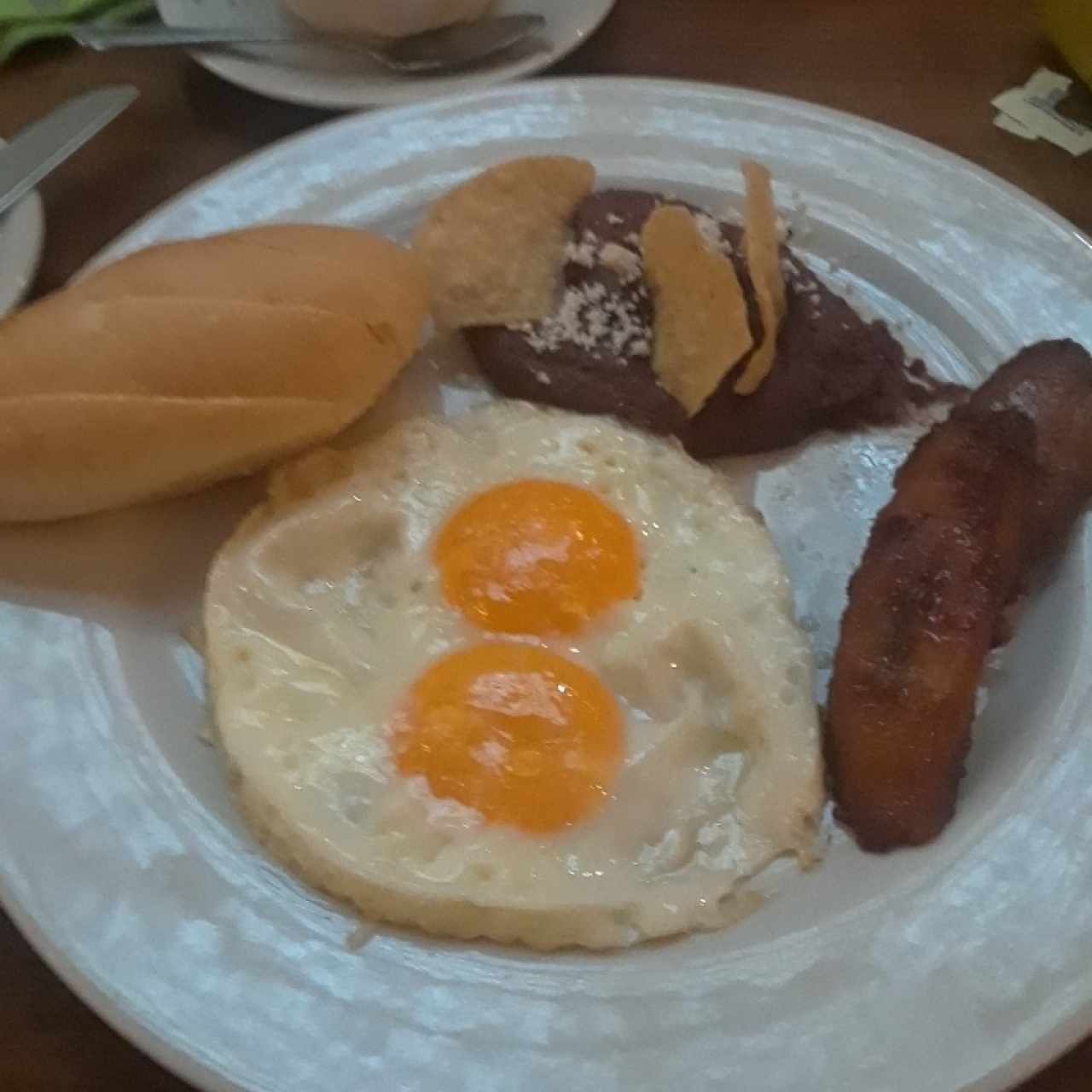Los Completos - Desayuno Chapin