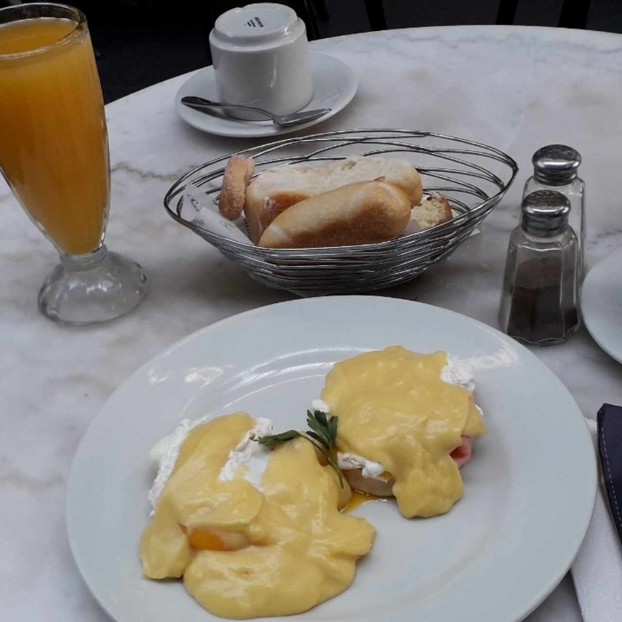 Desayunos Completos - Huevos Benedictinos