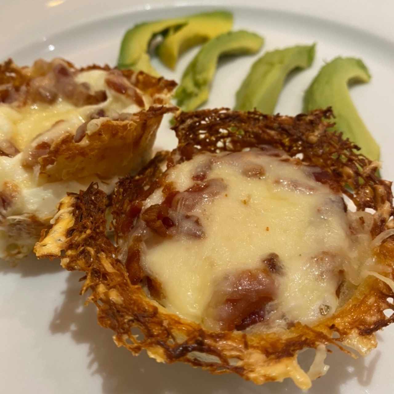 huevos en su nido