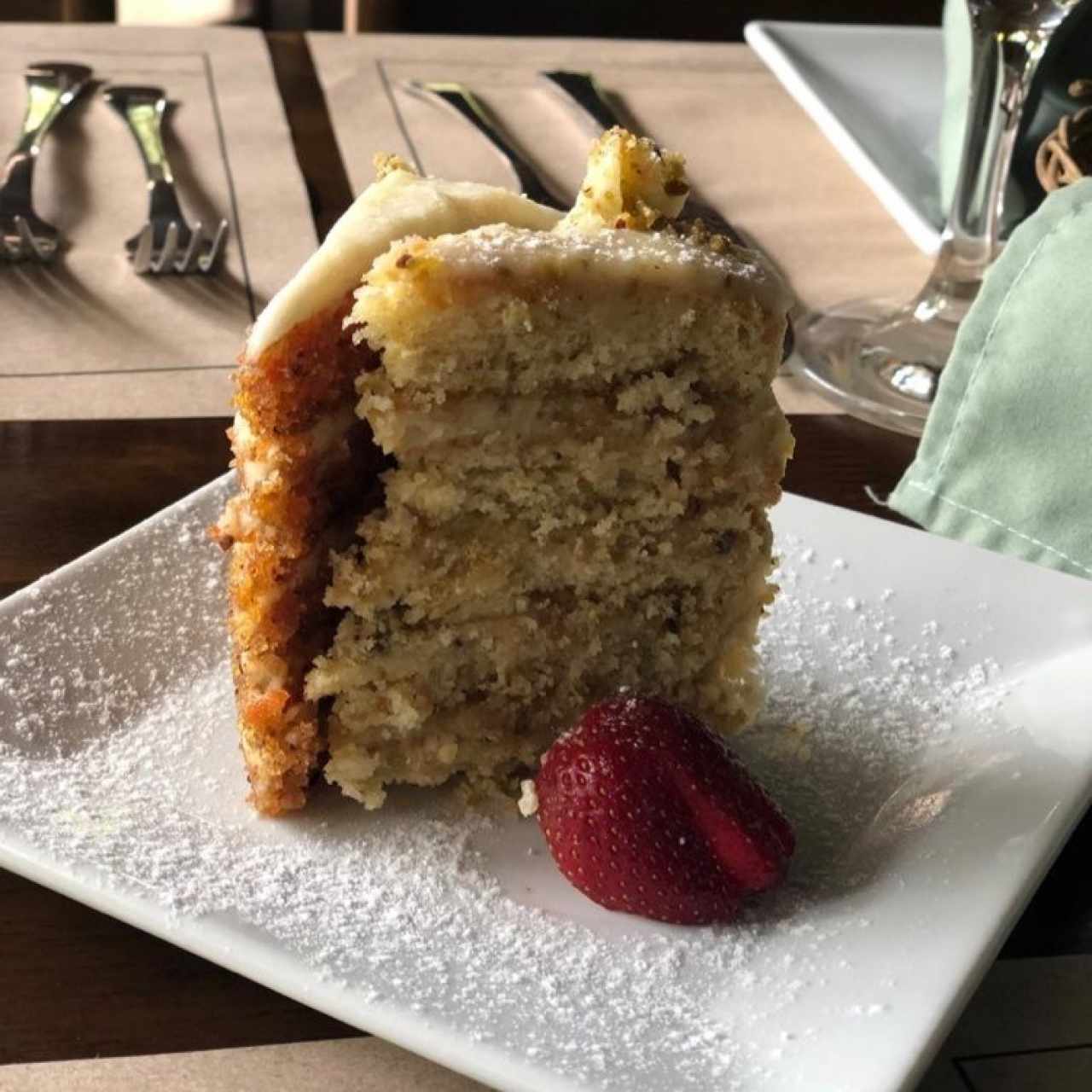 pastel de zanahoria y de pistacho.