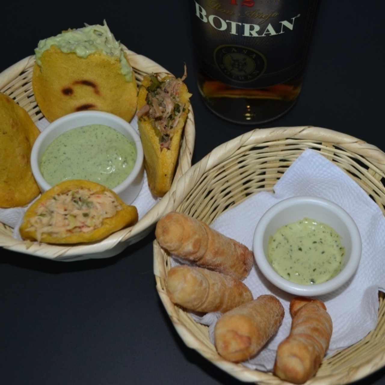 tequeños de queso y arepitas