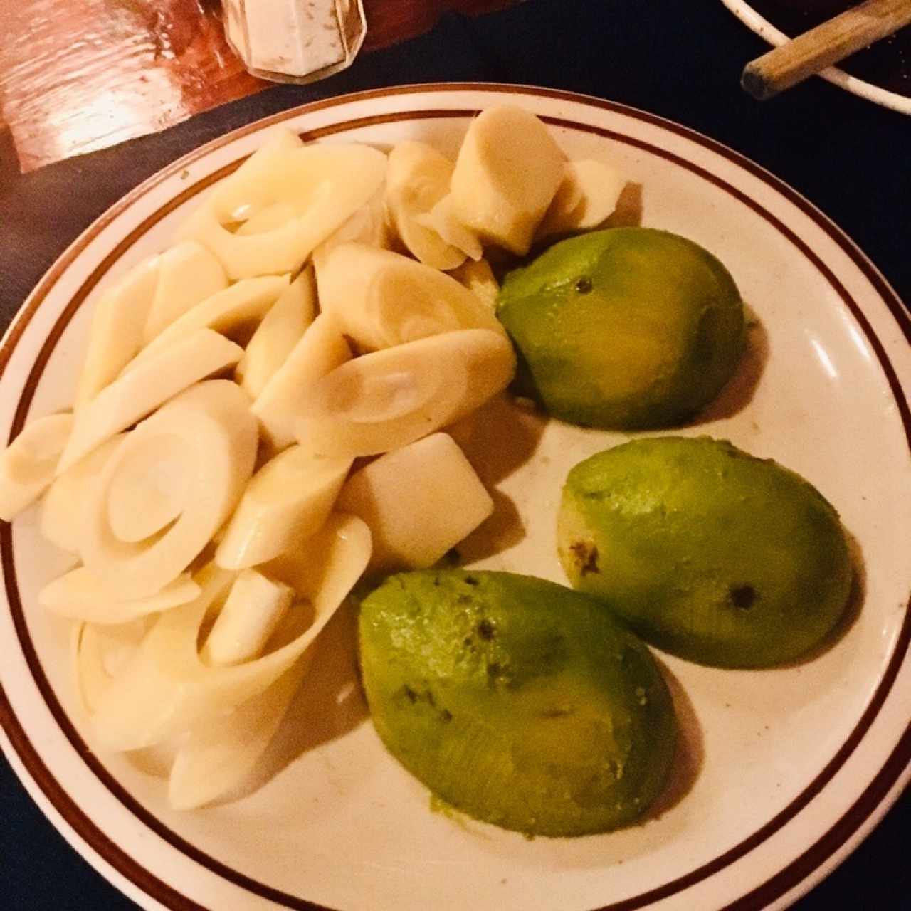 Ensalada de palmito con aguacate