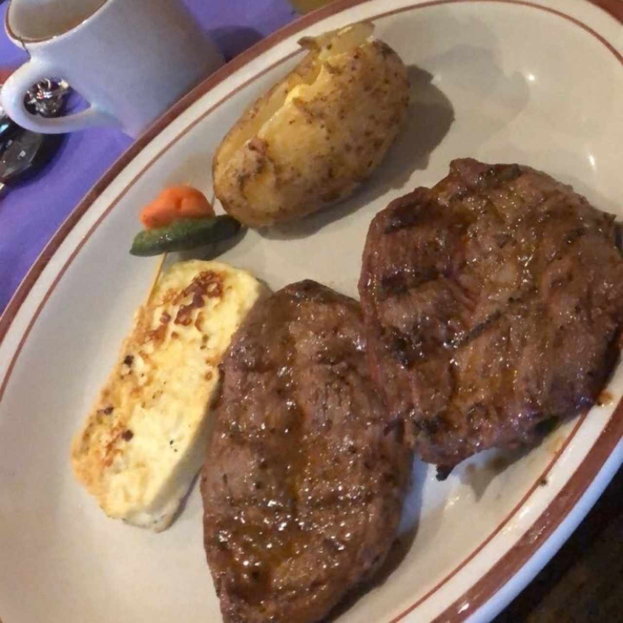 Lomito Pérez 12oz. Q159.95 / 6oz.: Q119.95