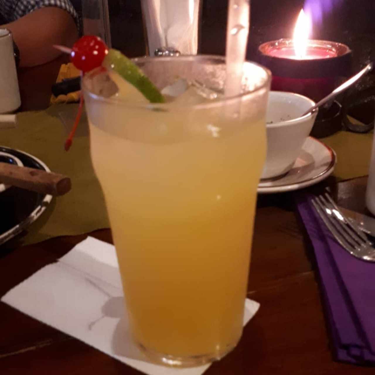Jugo de naranja o tomate regular