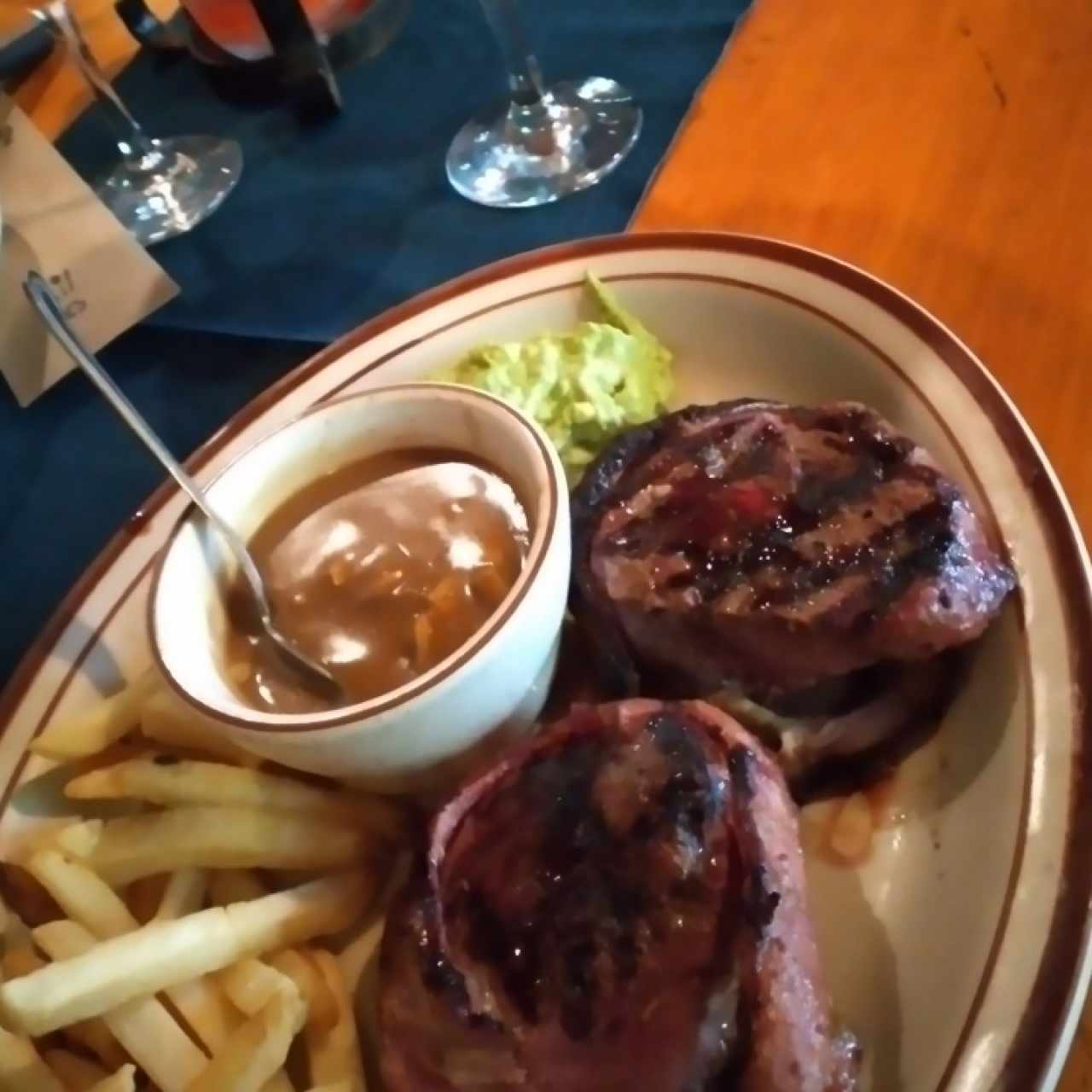 1/2 filet mignon: Q134.95 / Filet mignon: Q169.95