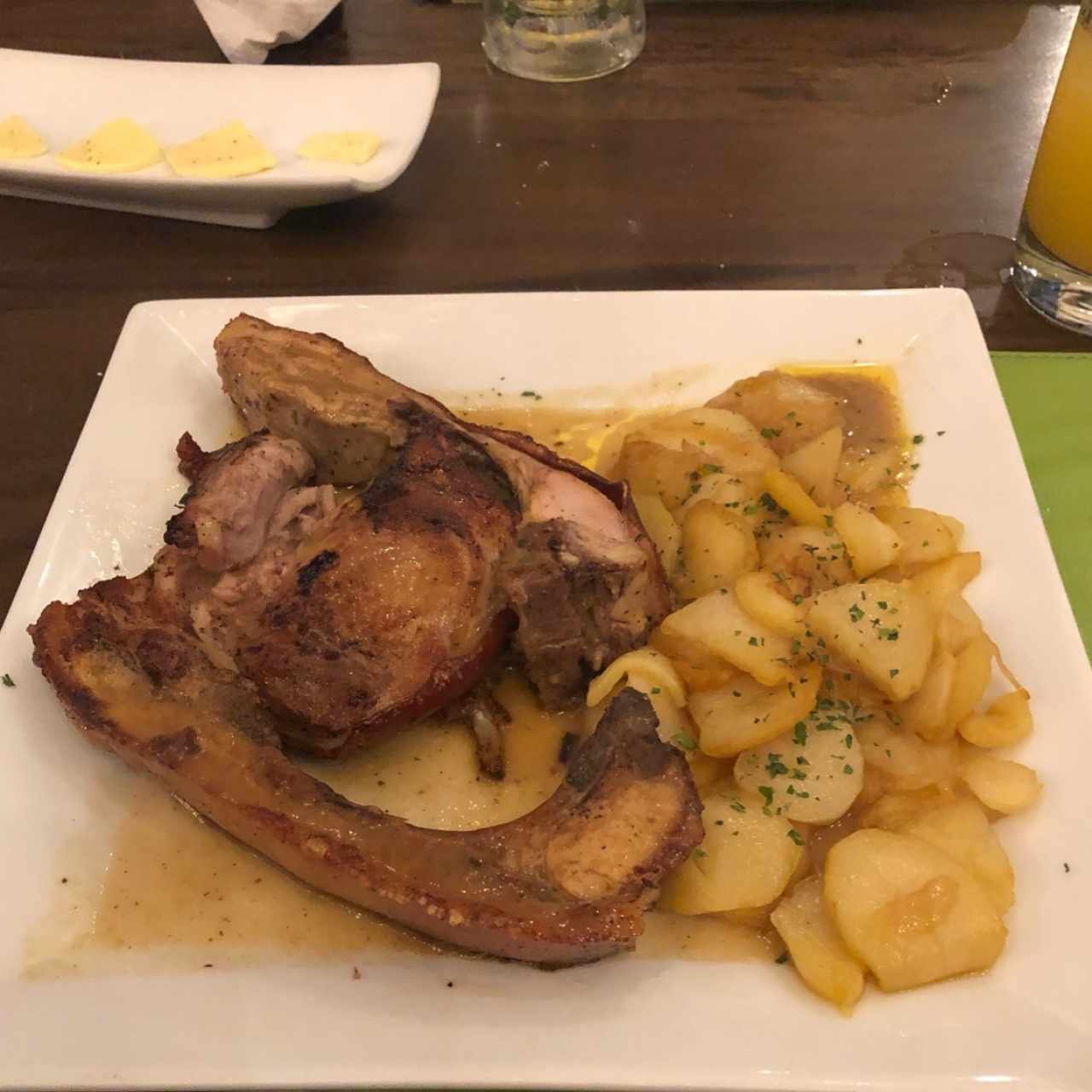 Platos Fuertes - Lechón al horno