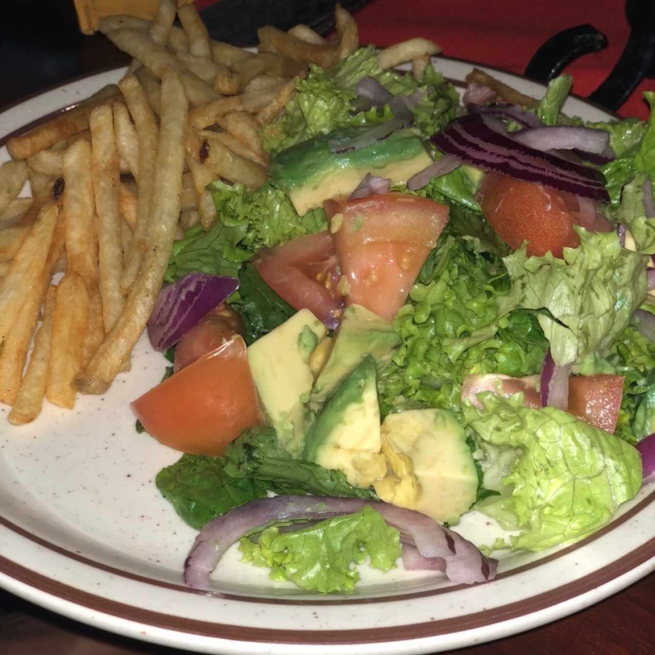 Ensalada campestre sin pollo (porción): Q74.95 / 1/2 porción: Q39.95