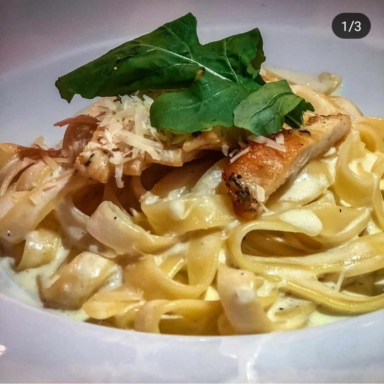 Fetuccini Alfredo con pollo
