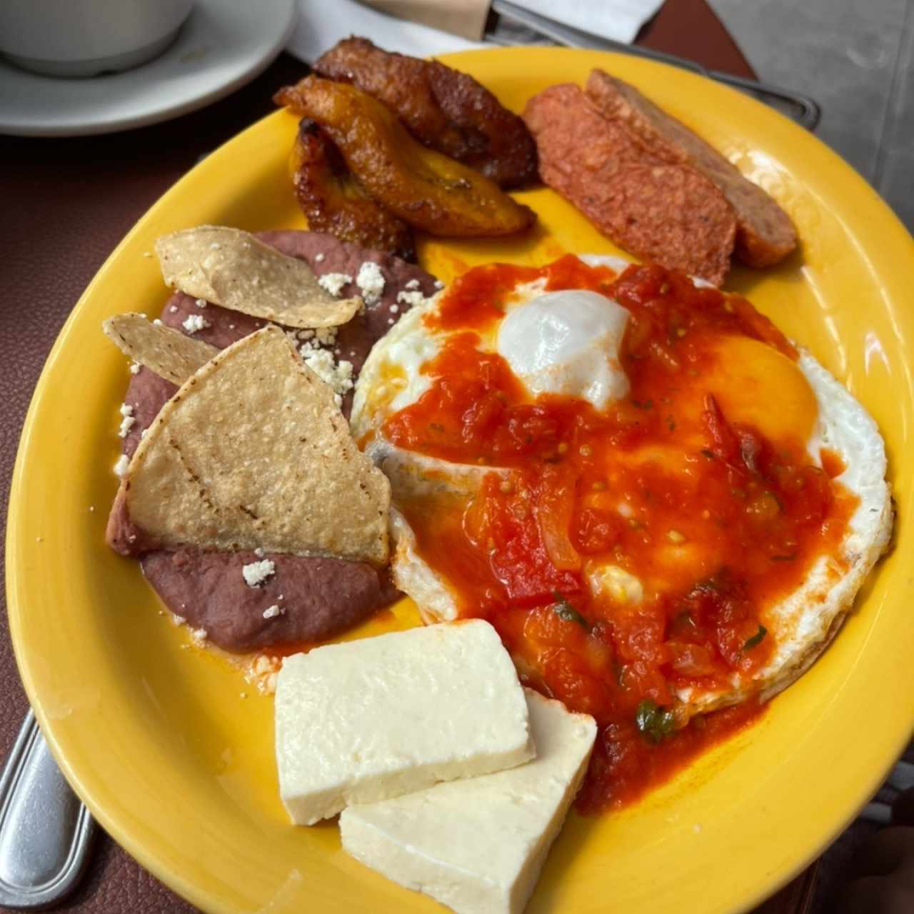Los Completos - Desayuno Chapin