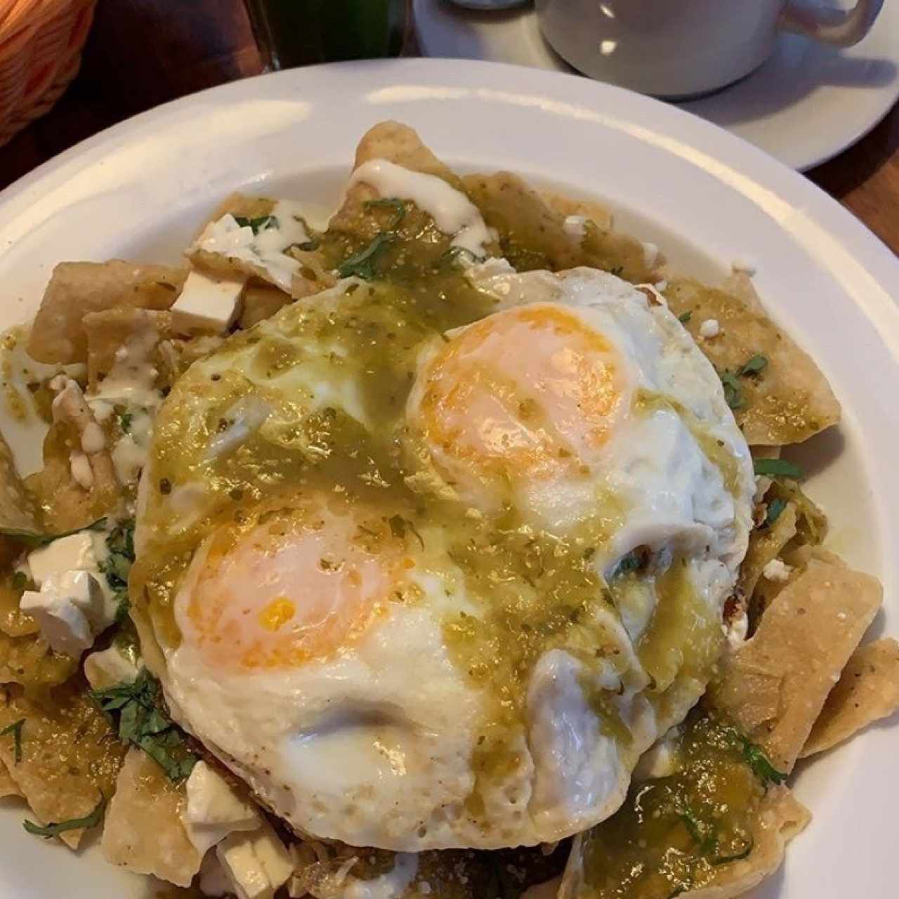 100% Mexicanos - Chilaquiles con huevo