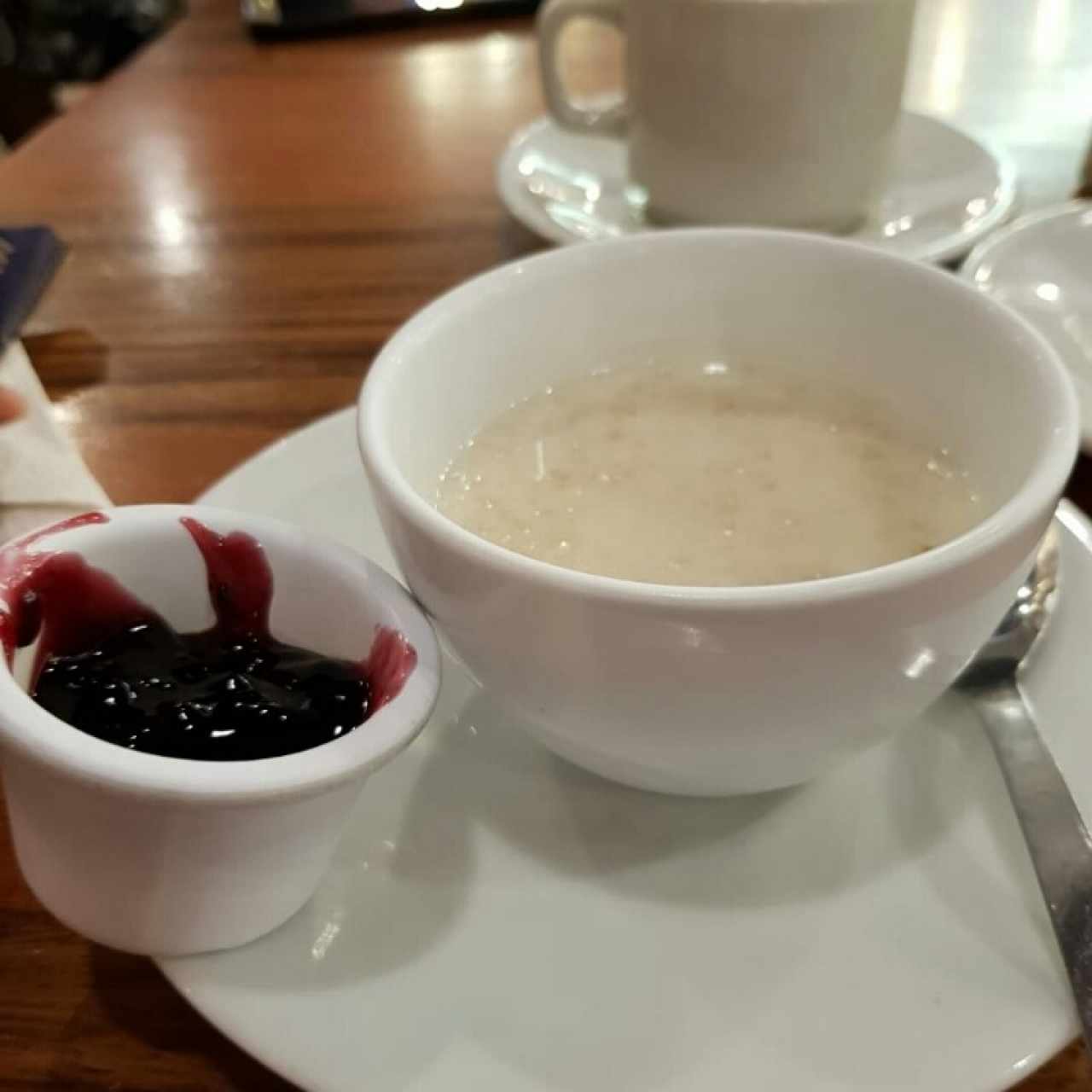 Avena con jalea de sauco