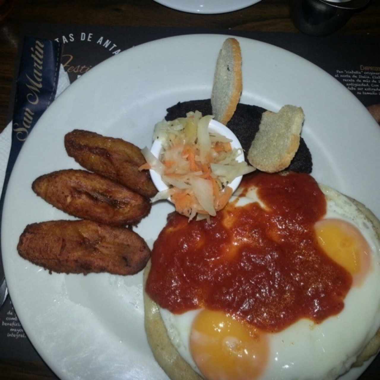 pupusas con huevos fritos