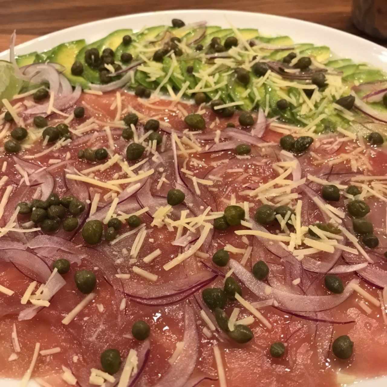 Carpaccio Mixto de Lomito y Aguacate
