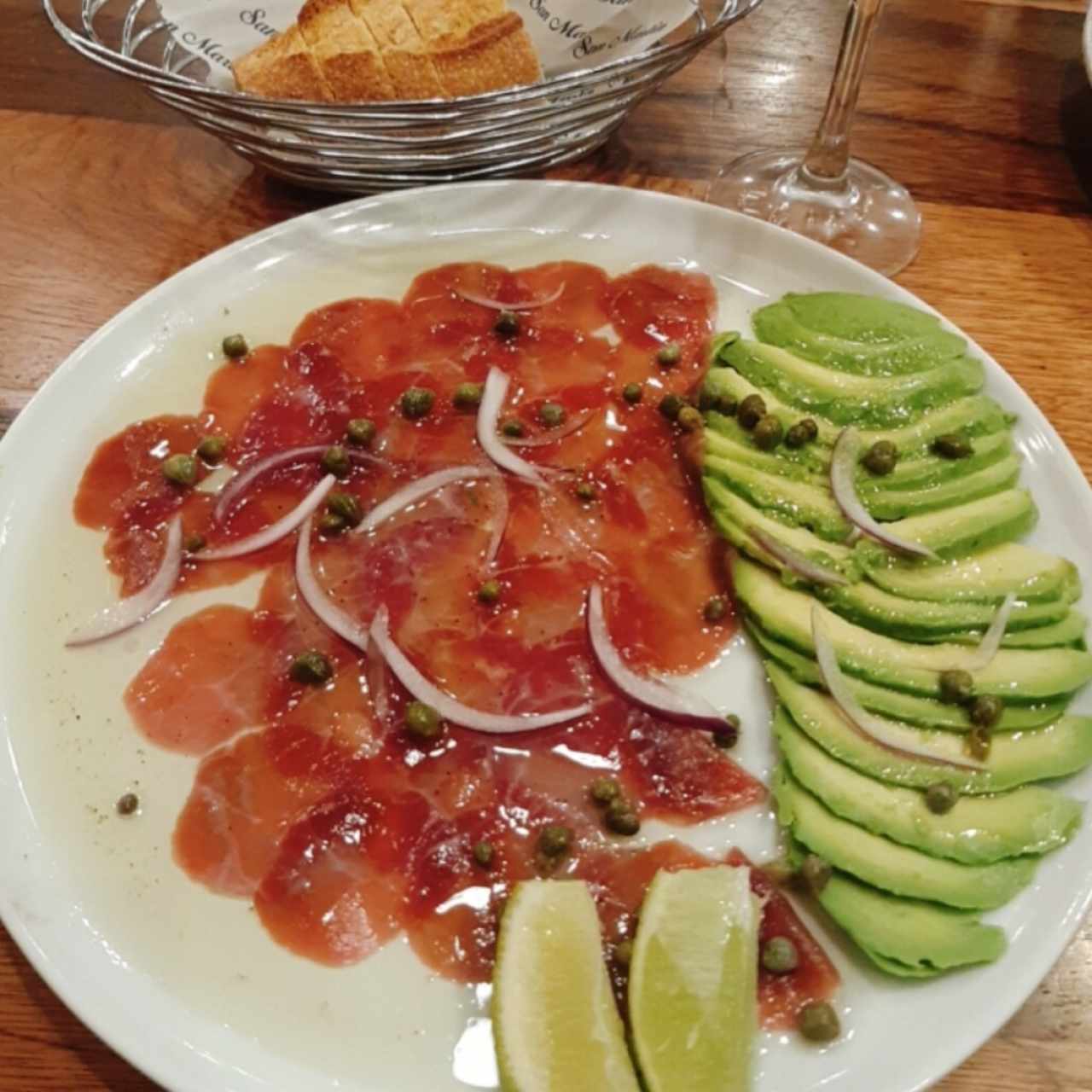 Carpaccio Mixto de Lomito y Aguacate
