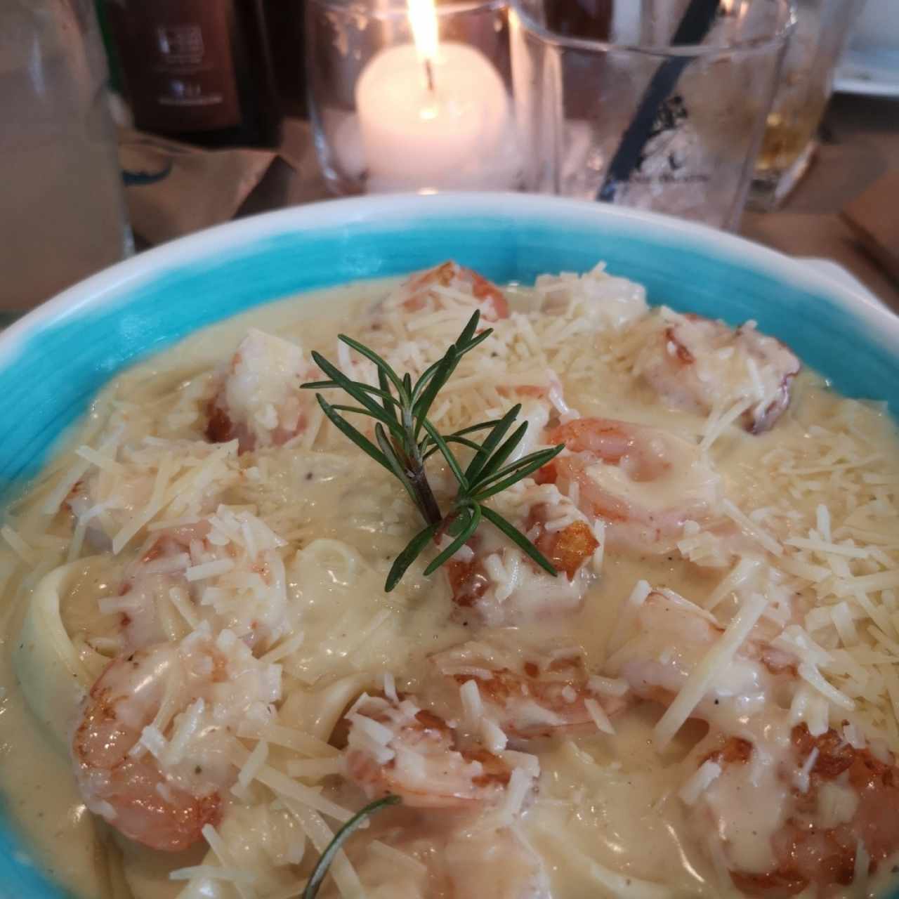 Fetuchini Alfredo con Camarones