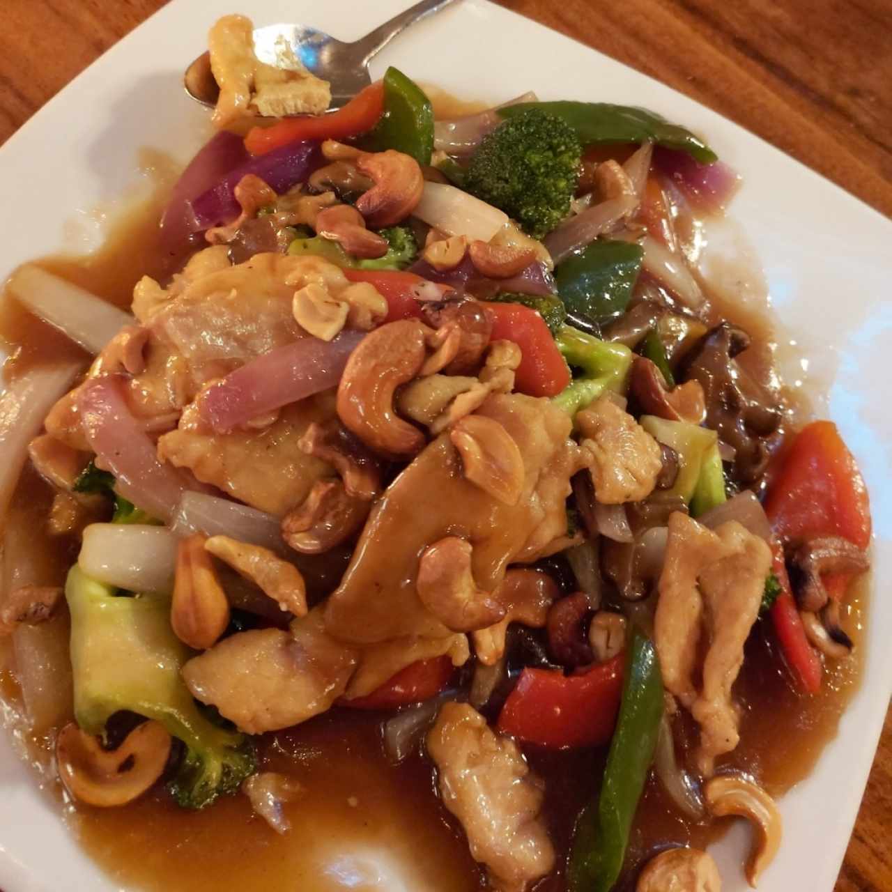 Aves - Cashew Chicken