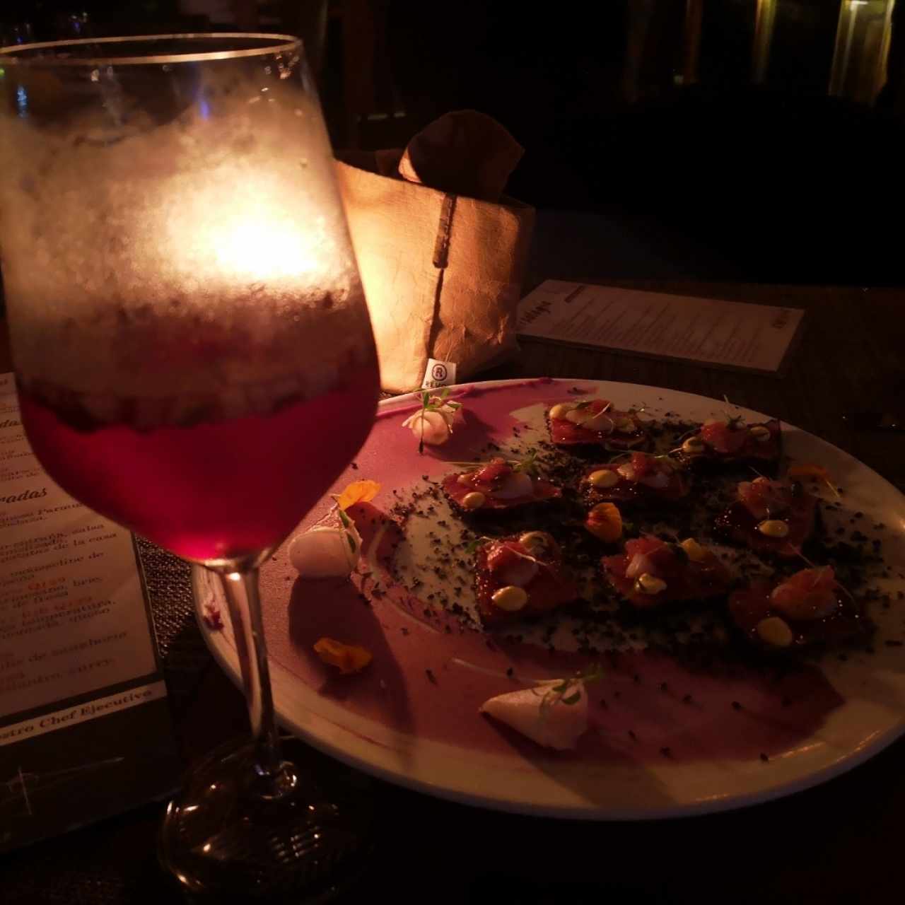 Tuna Tataki y Tinto frutal