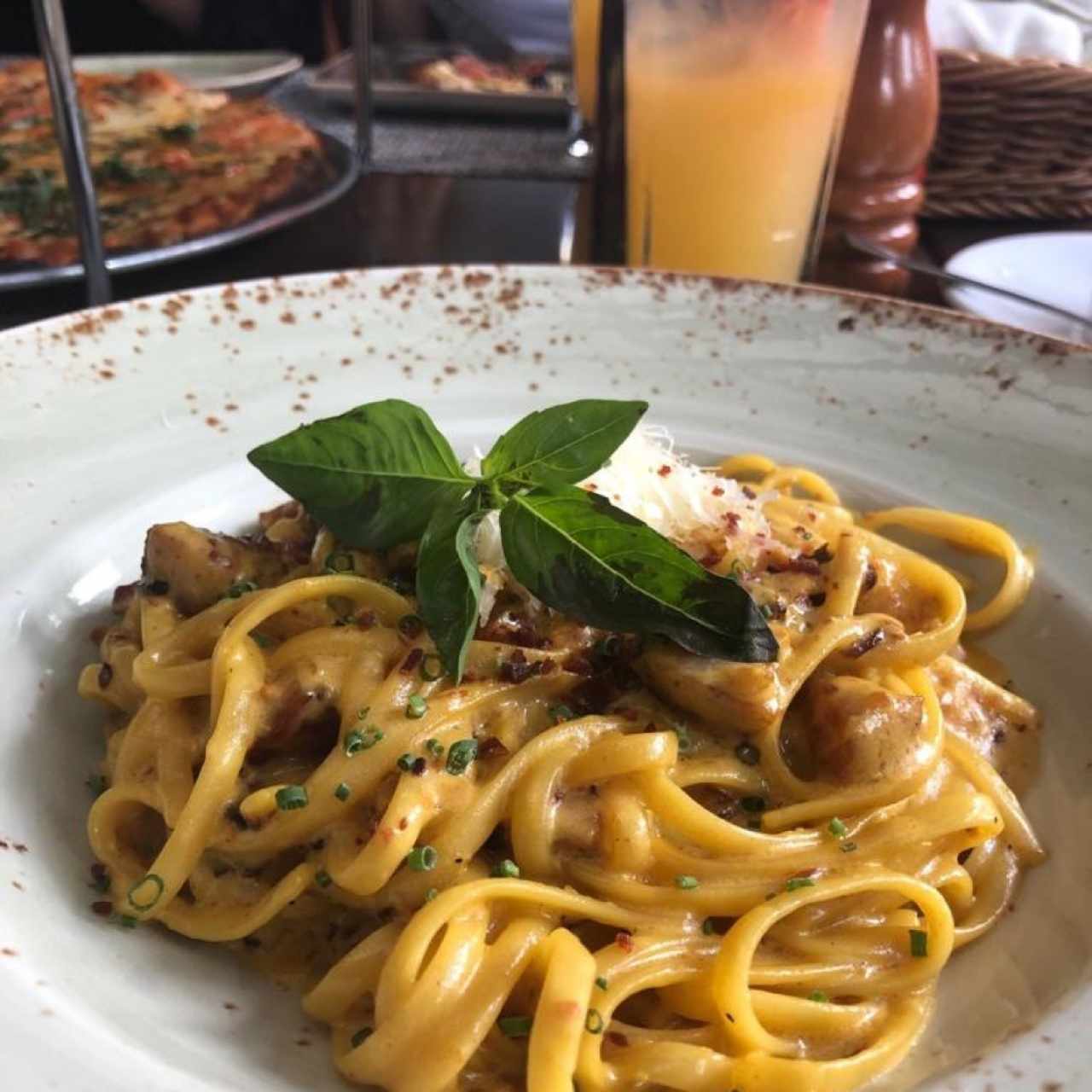Pastas - Linguini Carbonara Zafferan