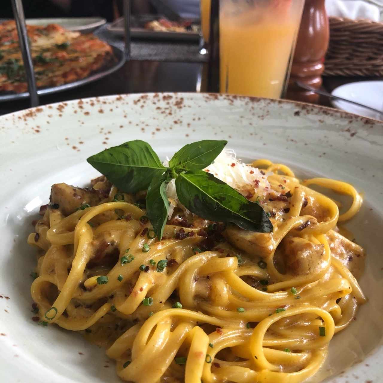 Pastas - Linguini Carbonara Zafferan