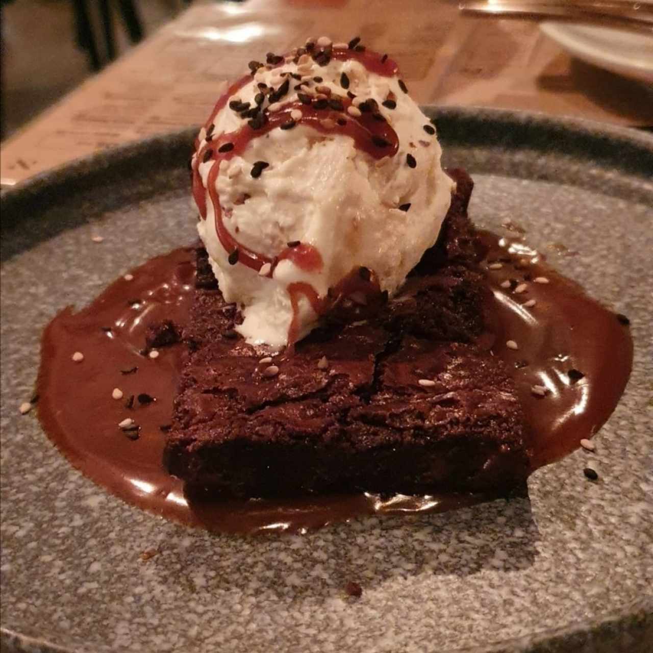 Brownie con helado 