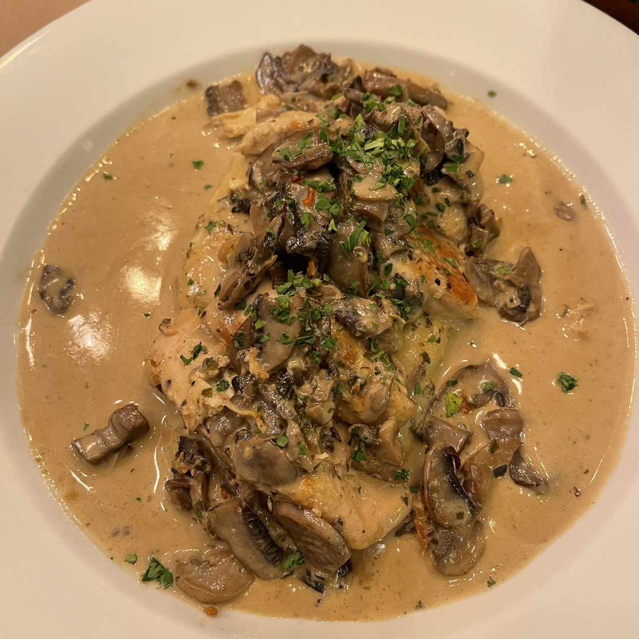 Petto di pollo alla salsa di funghi