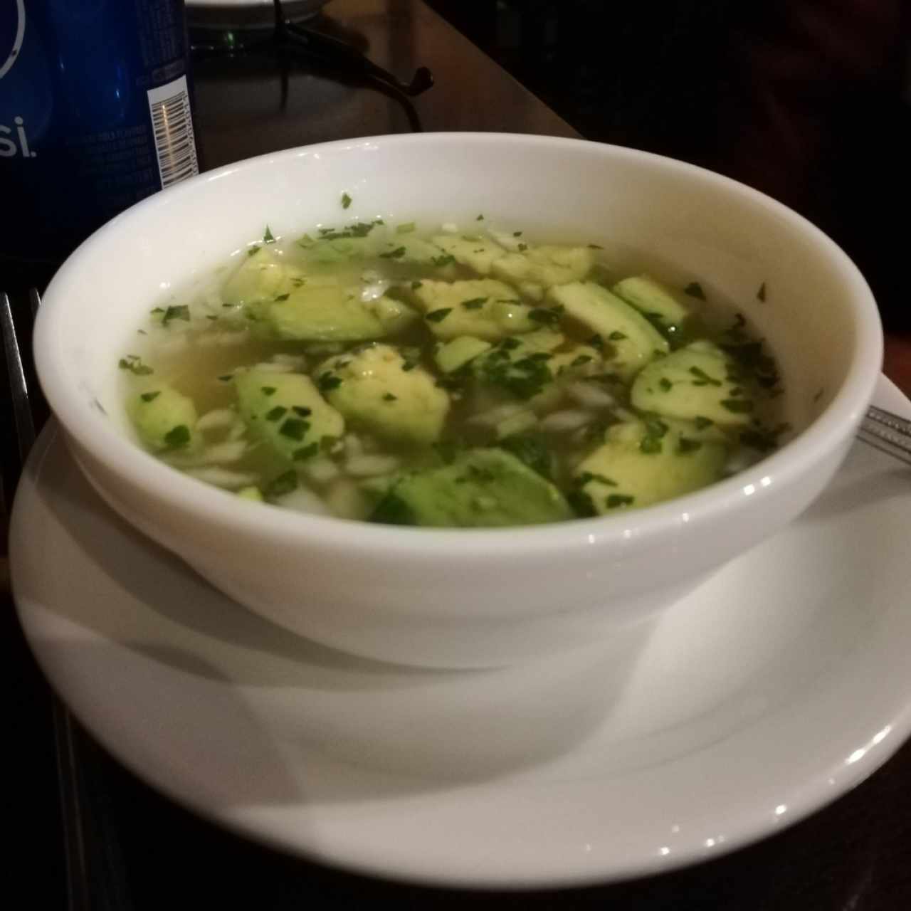 Consomé con Aguacate 