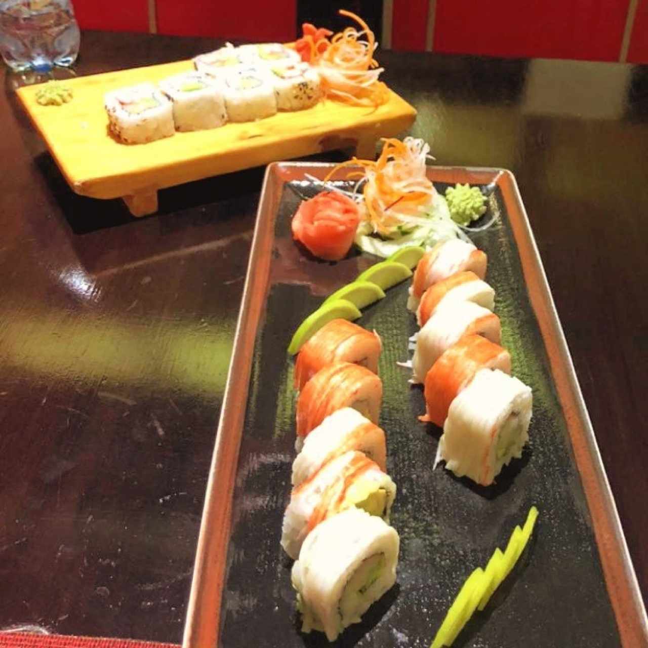 california roll y vulcano roll