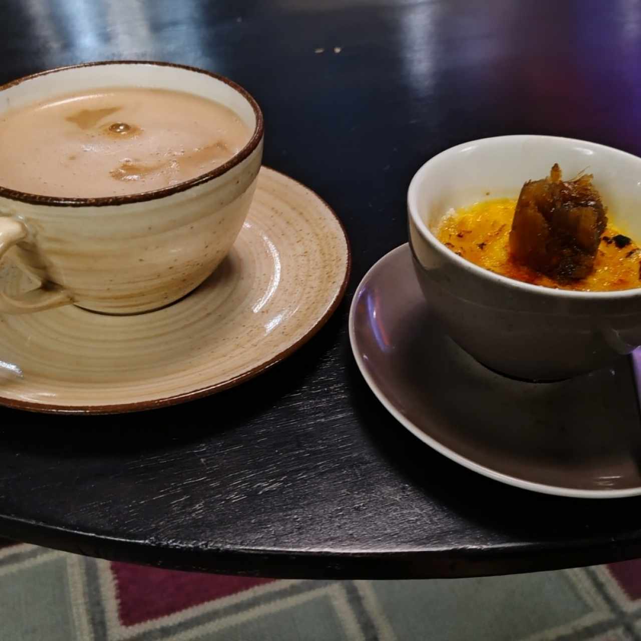 mocca con leche de almendras y créme brûlée