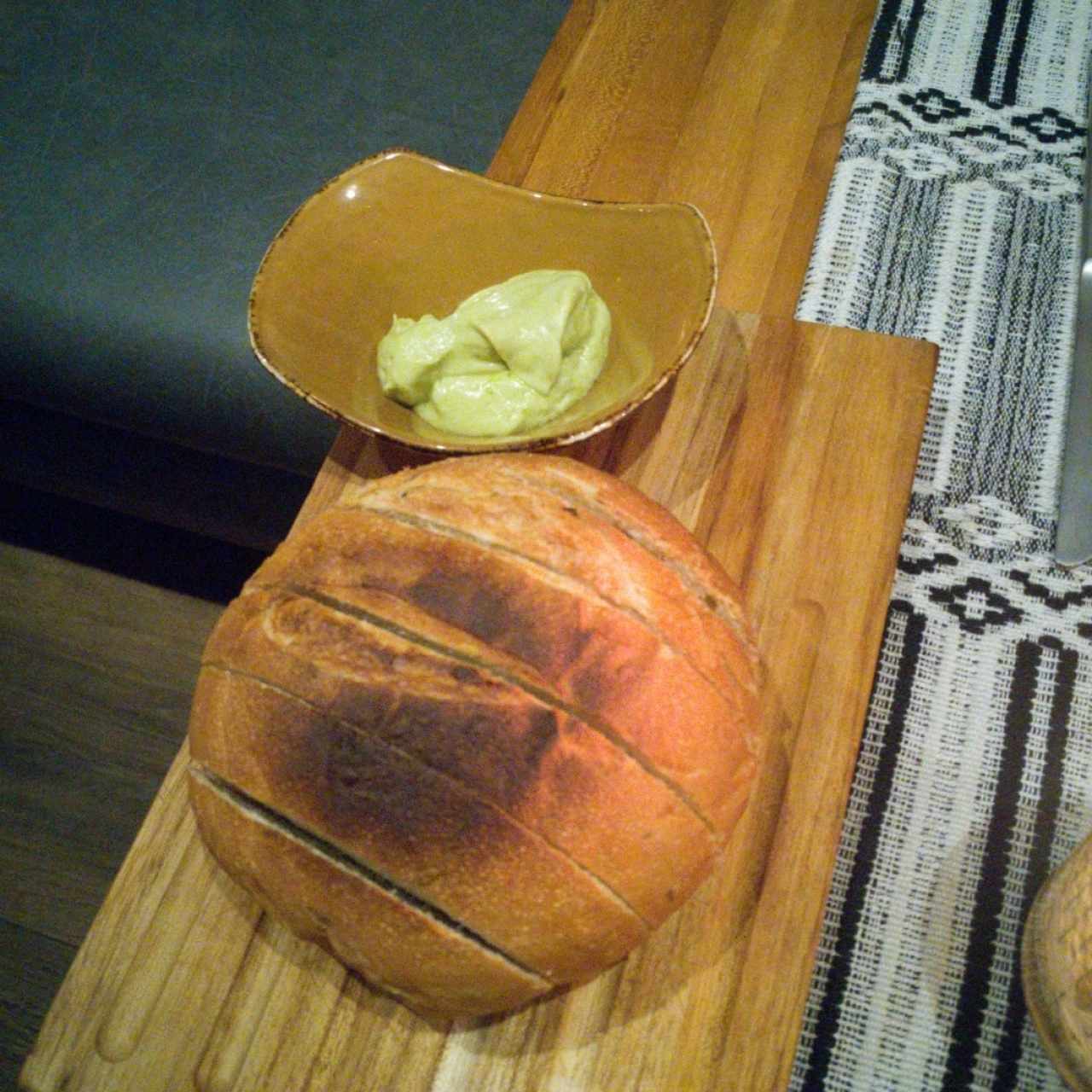 Dip de aguacate y loroco