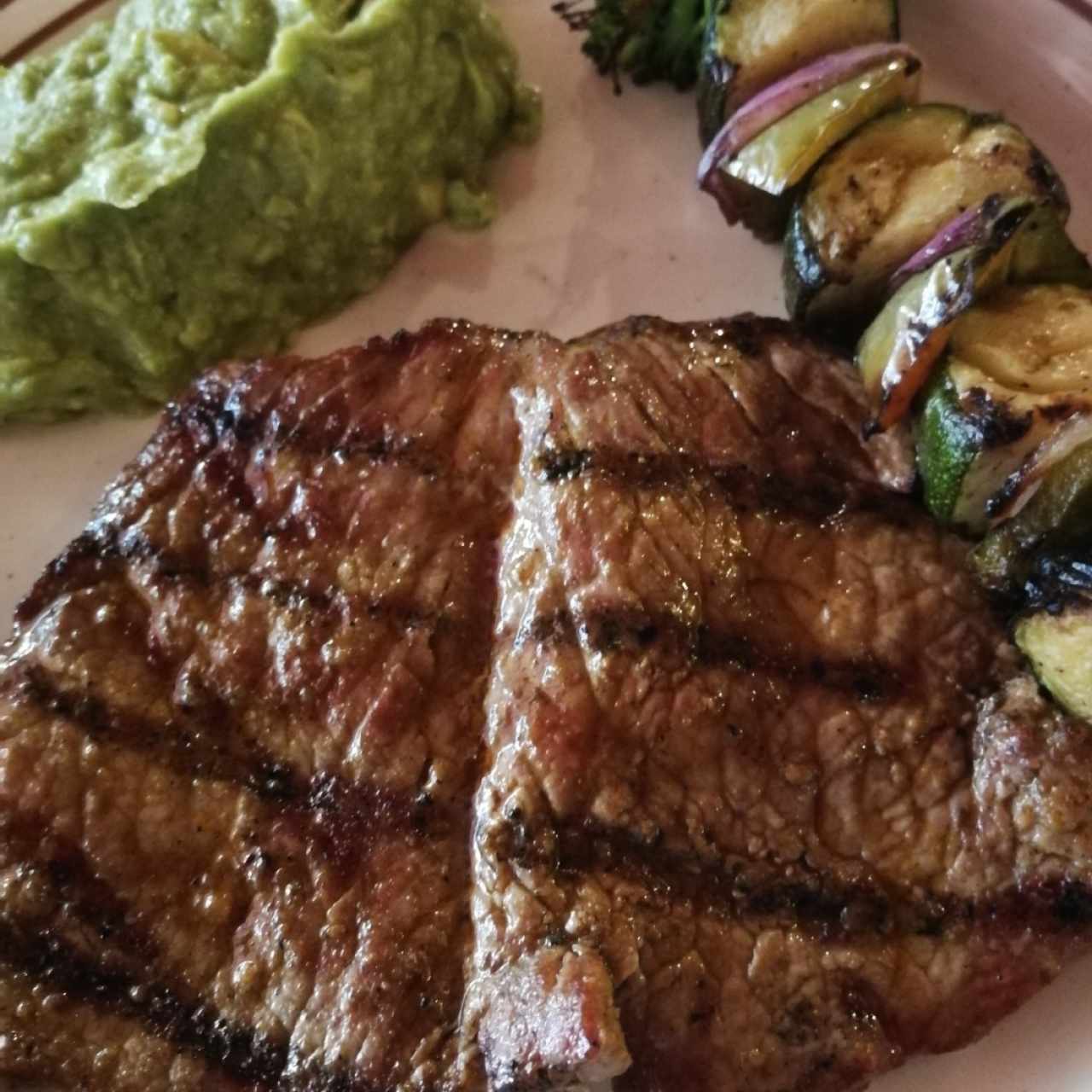Lomito Pérez 12oz. Q159.95 / 6oz.: Q119.95