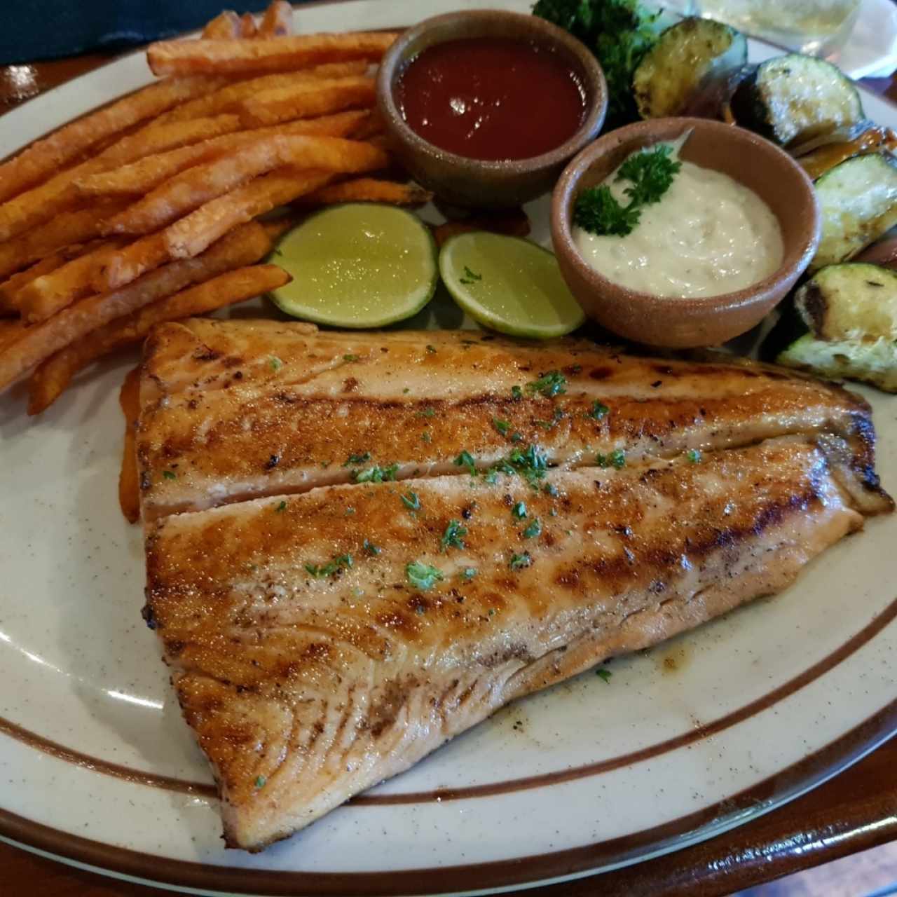Salmón noruego a la parrilla