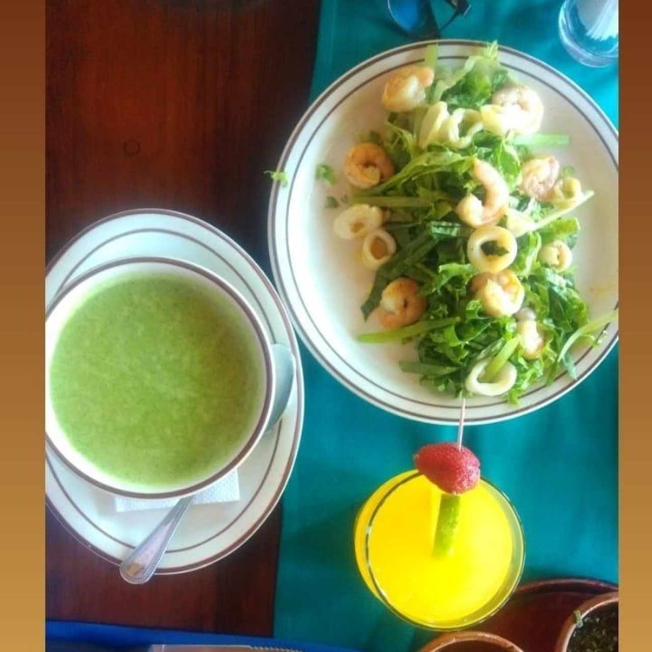 Crema de Brócoli y ensalada Di mari