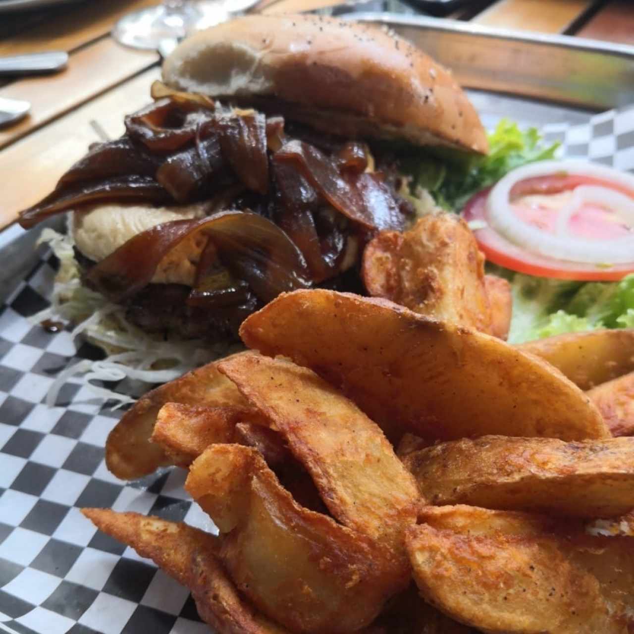 SIGNATURE BURGER