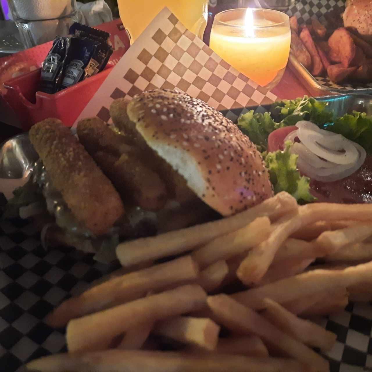 hamburguesa con deditos de queso