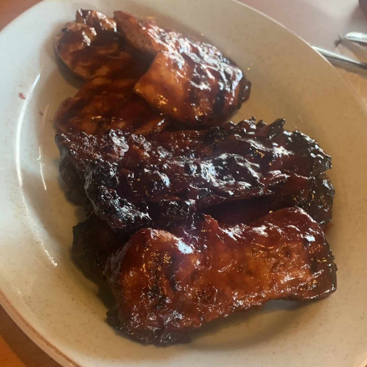 Costillas y pollo