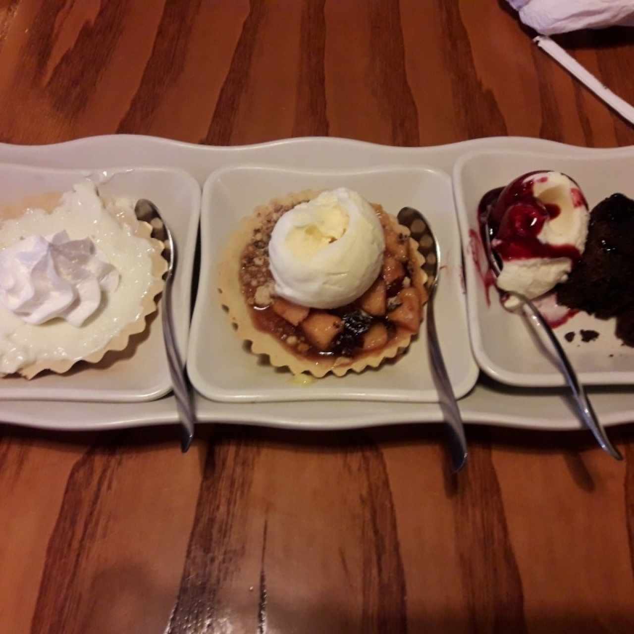 Tony Roma's dessert sampler