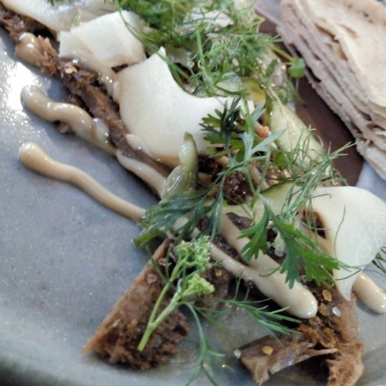 lengua de res con mayonesa de café