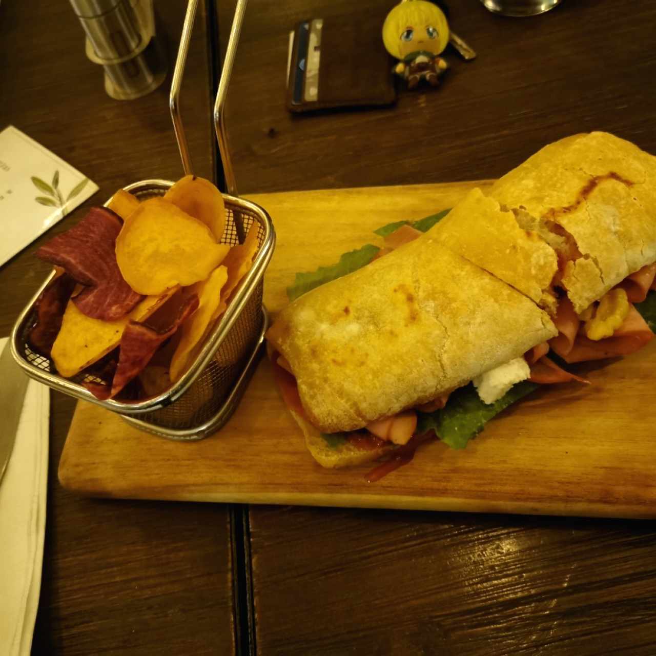 Jamón canadiense con pera y nuez