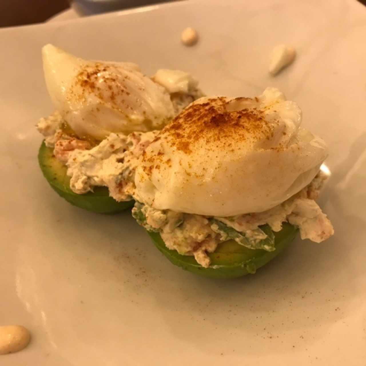 Aguacates Rellenos de Salmón
