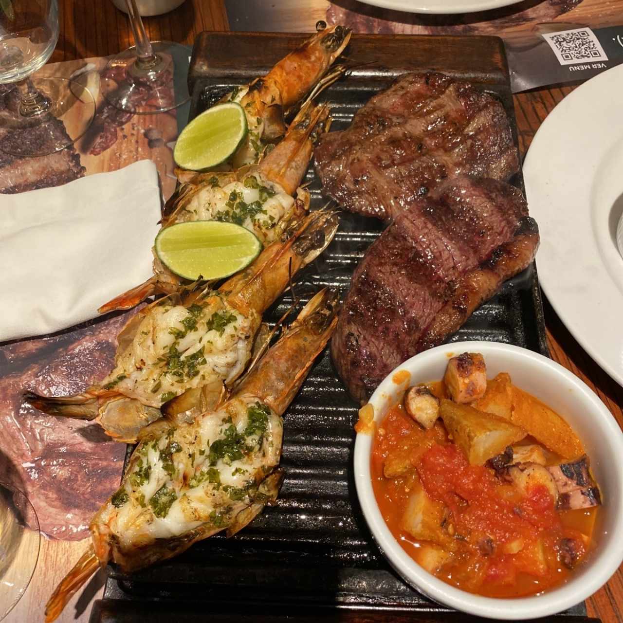 Parrillada mar y tierra. 2 p. (24 oz.)
