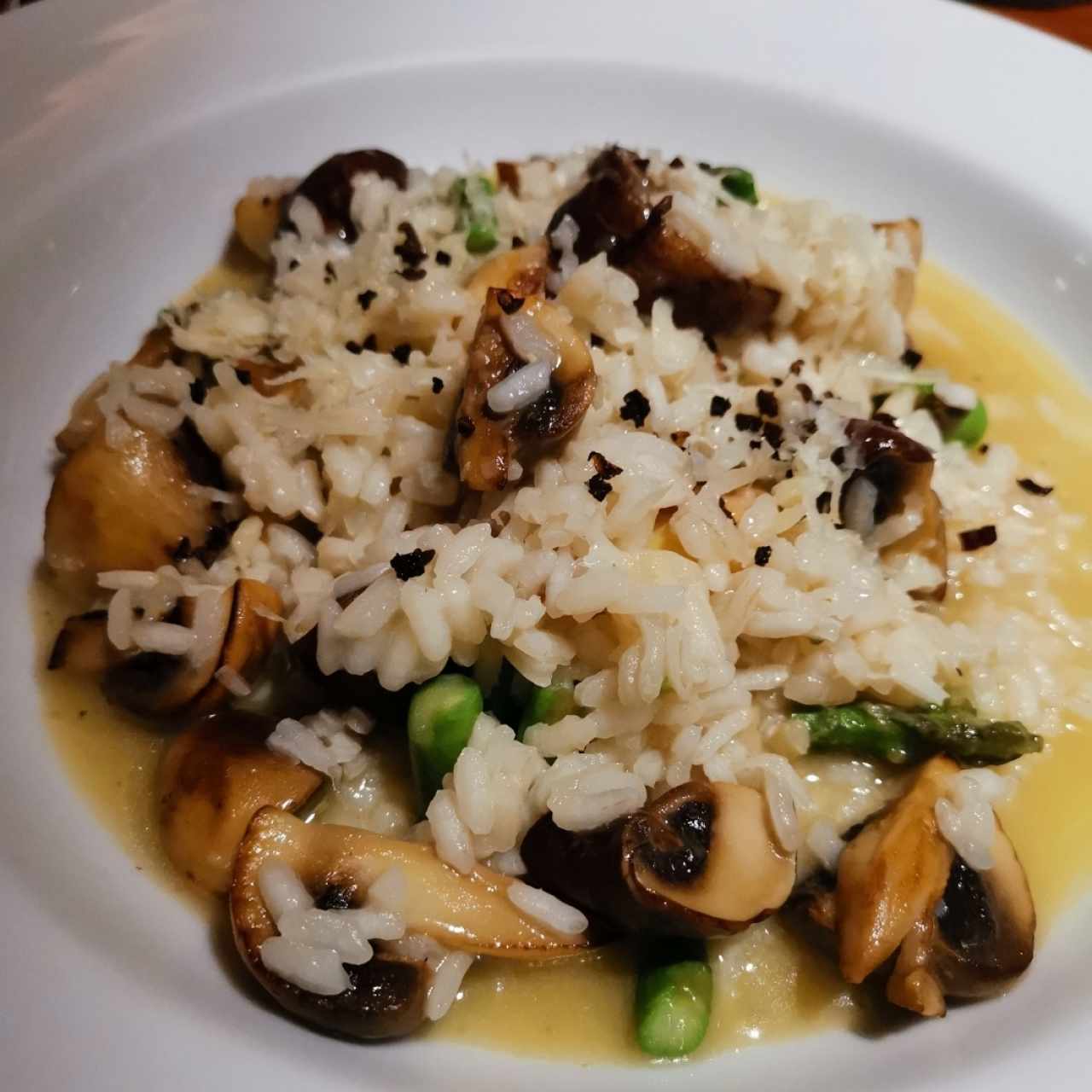 Risotto de espárragos y hongos porcini