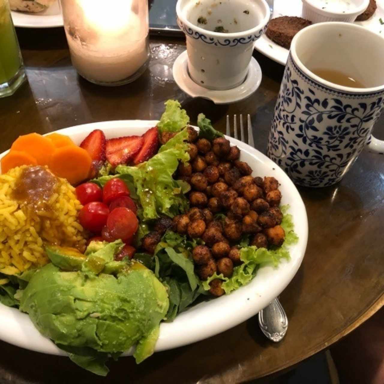 Buddha Bowl y té de pera