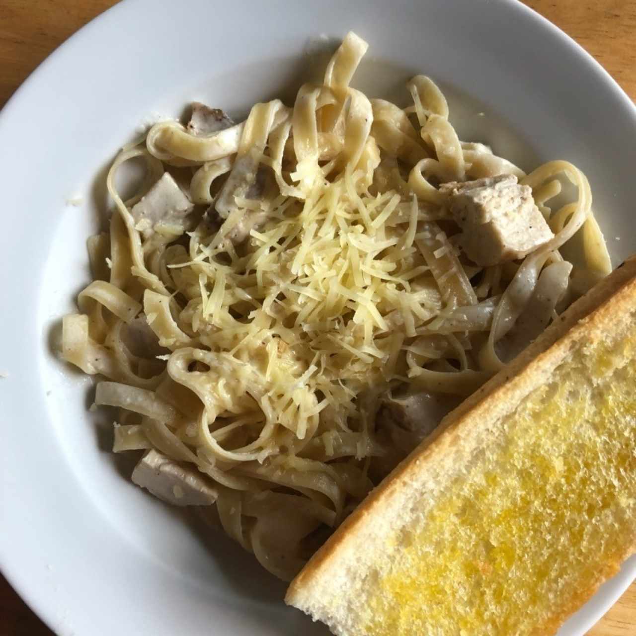 Fetuccine tre formaggi con pollo