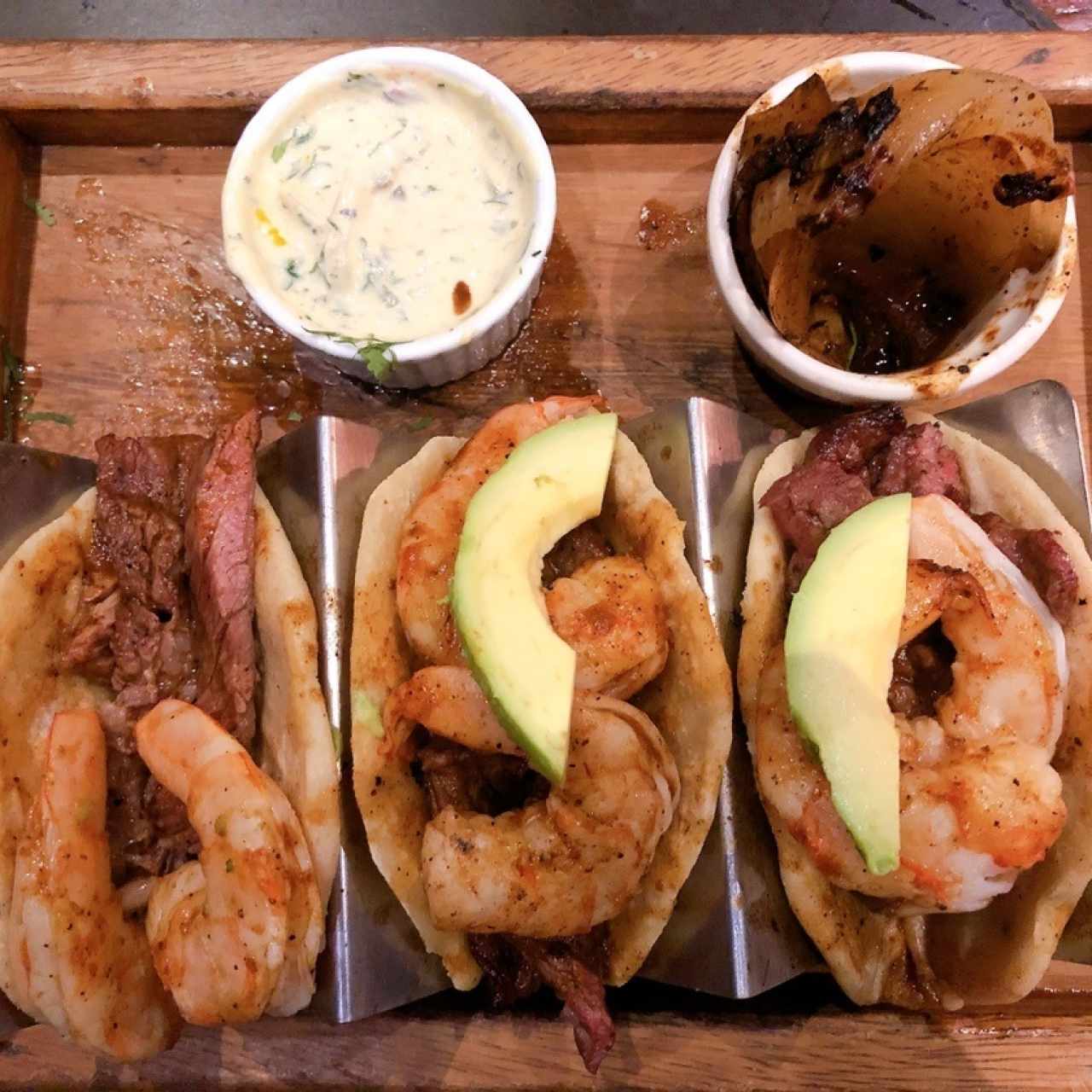 tacos de entraña y camaron 