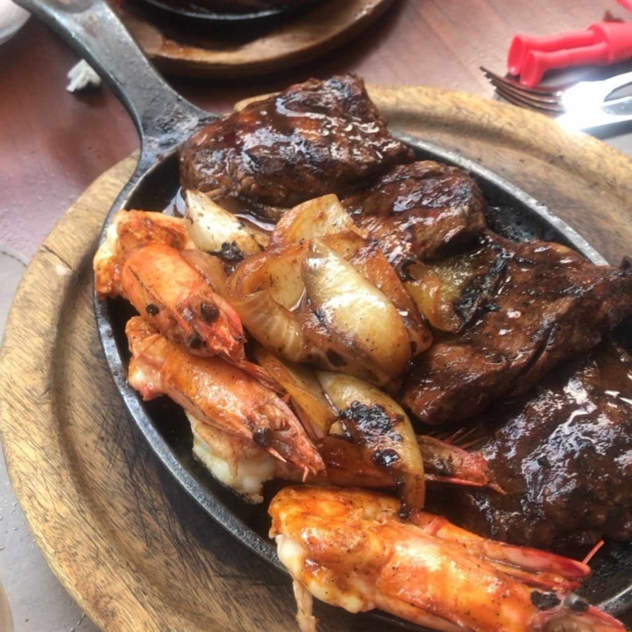 Parrillada de la Casa (lomito, entraña y camarones)