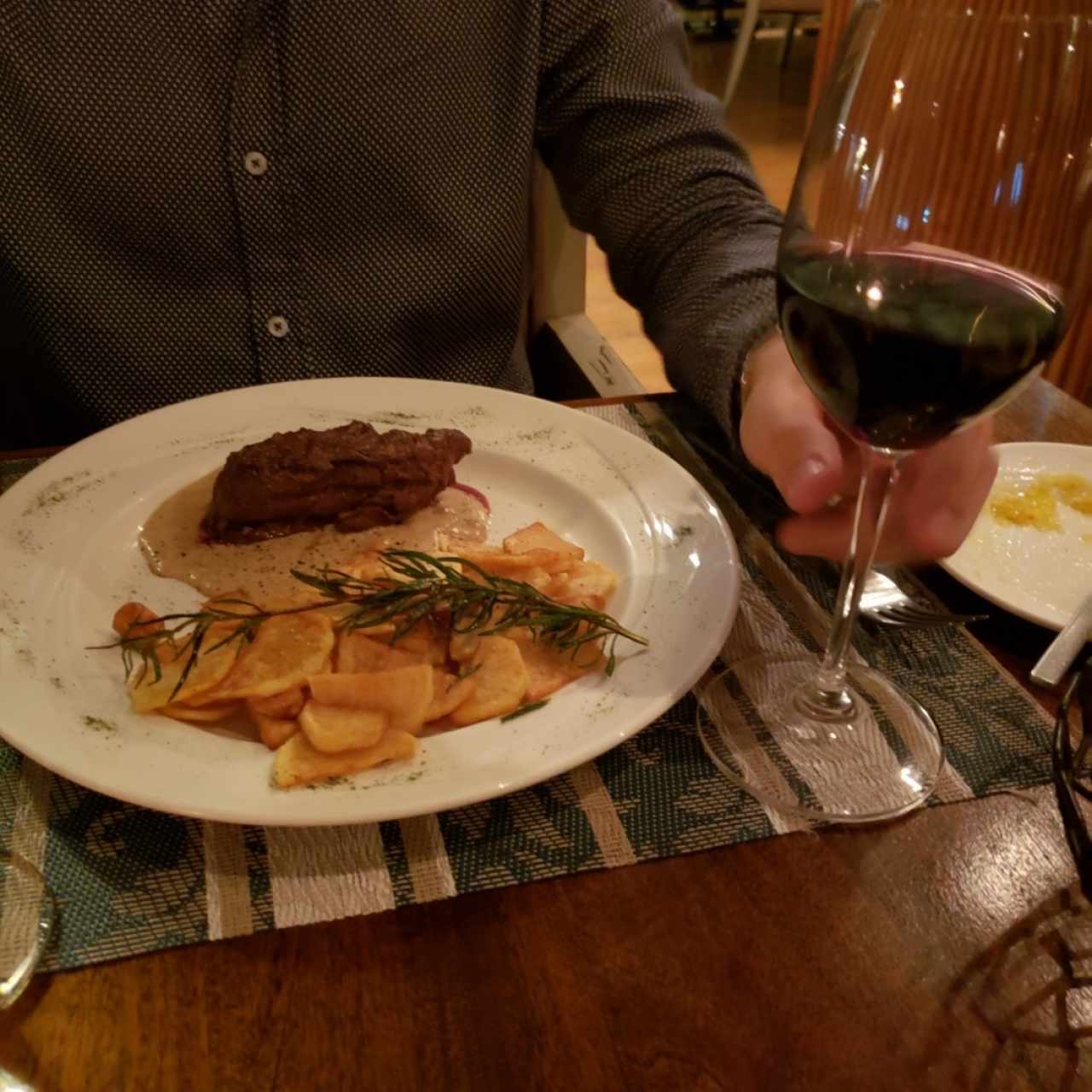 Lomito en salsa de queso y papas