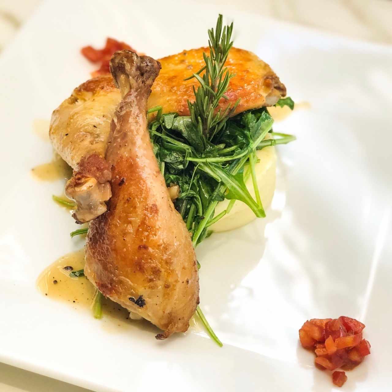 Pollo rostizado con romero, Chardonnay ó Pinot Noir