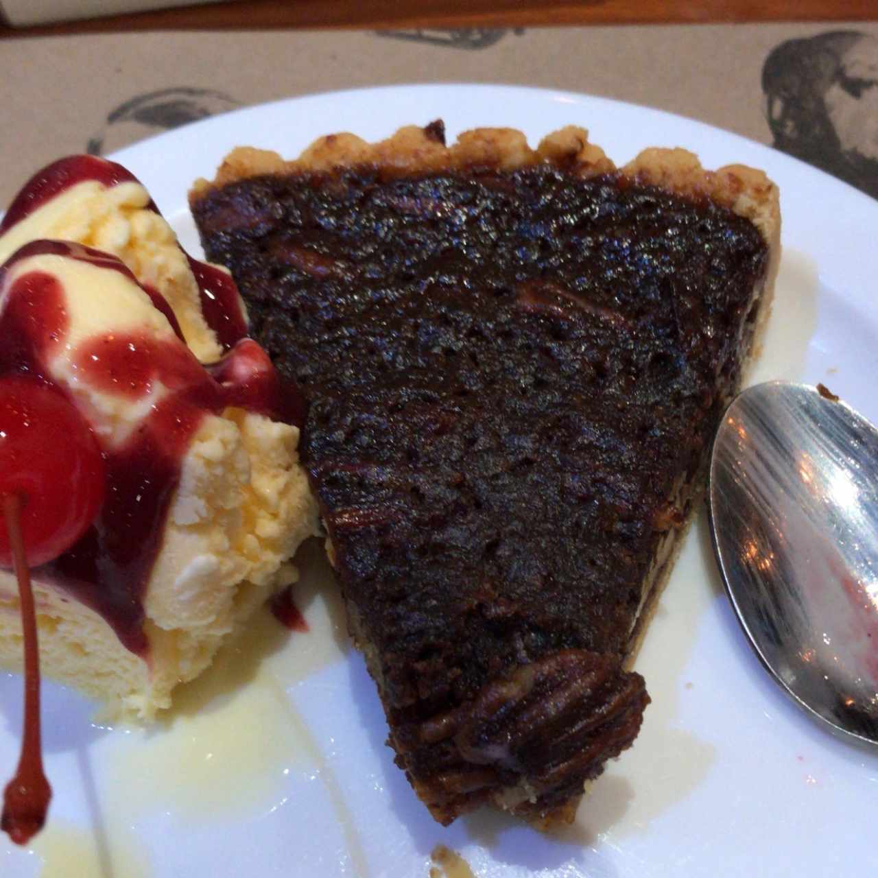 pie de pecanas con helado